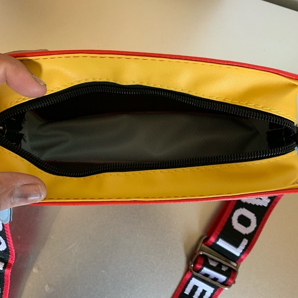 🆕 BOUTIQUE || peace bag - Picture 7 of 16